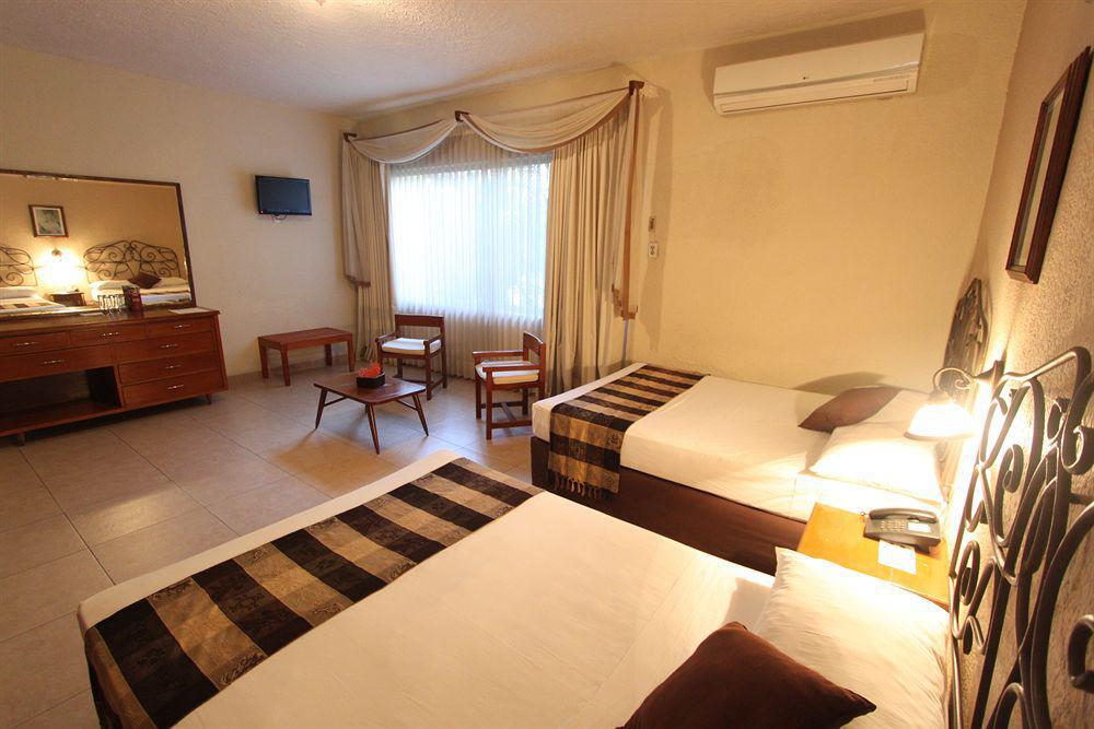 Hotel Colonial De メリダ エクステリア 写真